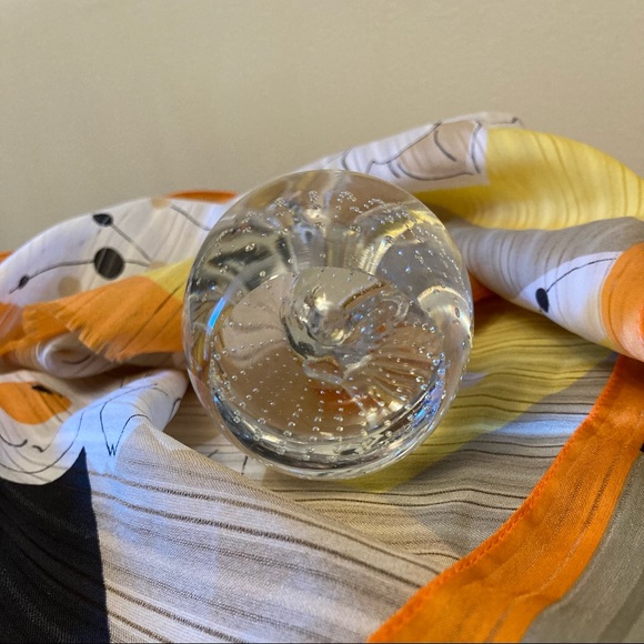 Apple Paperweight Controlled Bubble Art Glass with Leaf and Stem, Murano Style - Picture 3 of 5